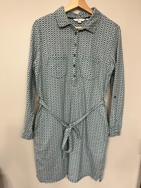 Boden Shirt Dress with Tie Waist in green and white Geometric flower Print